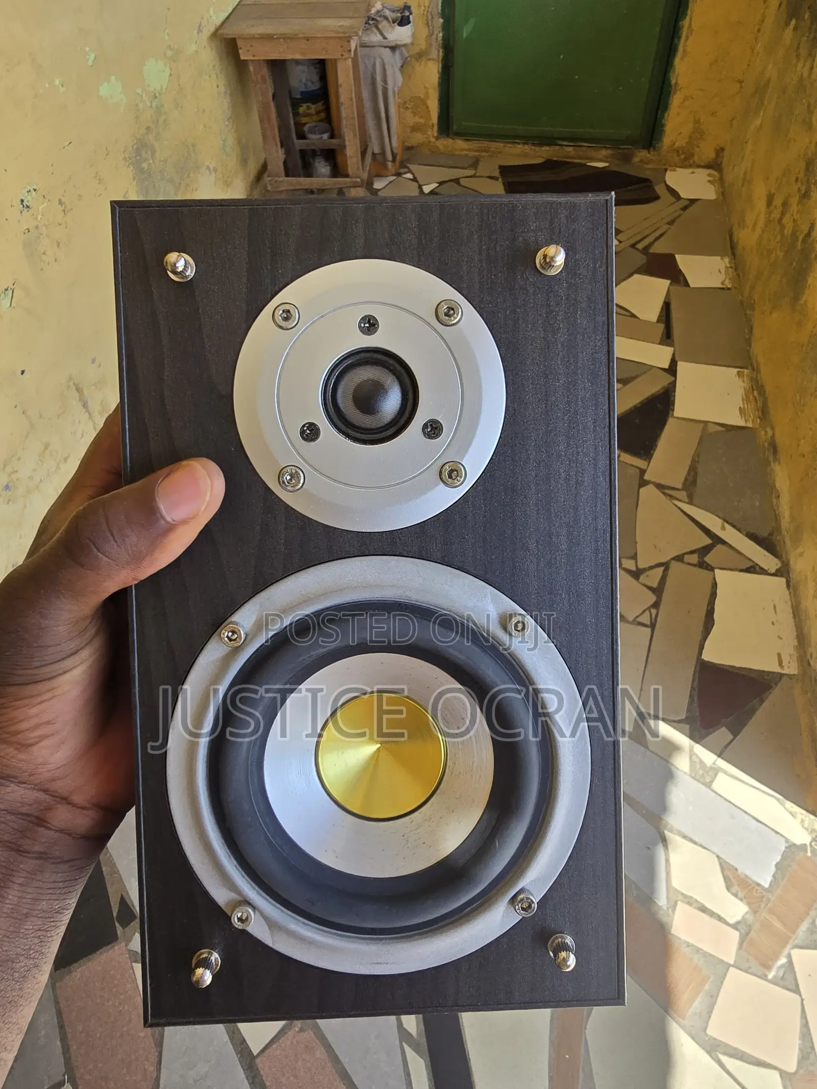 Acoustic Solutions Surrounding Speakers