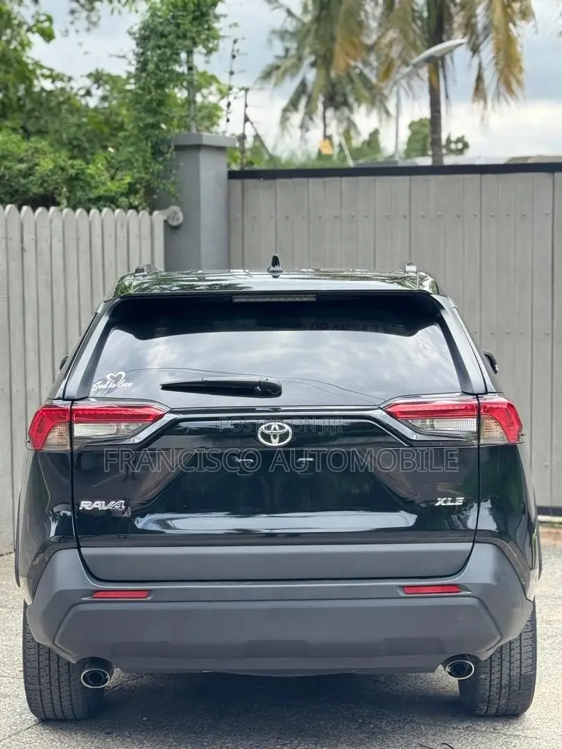 Toyota RAV4 XLE AWD 2024 Black