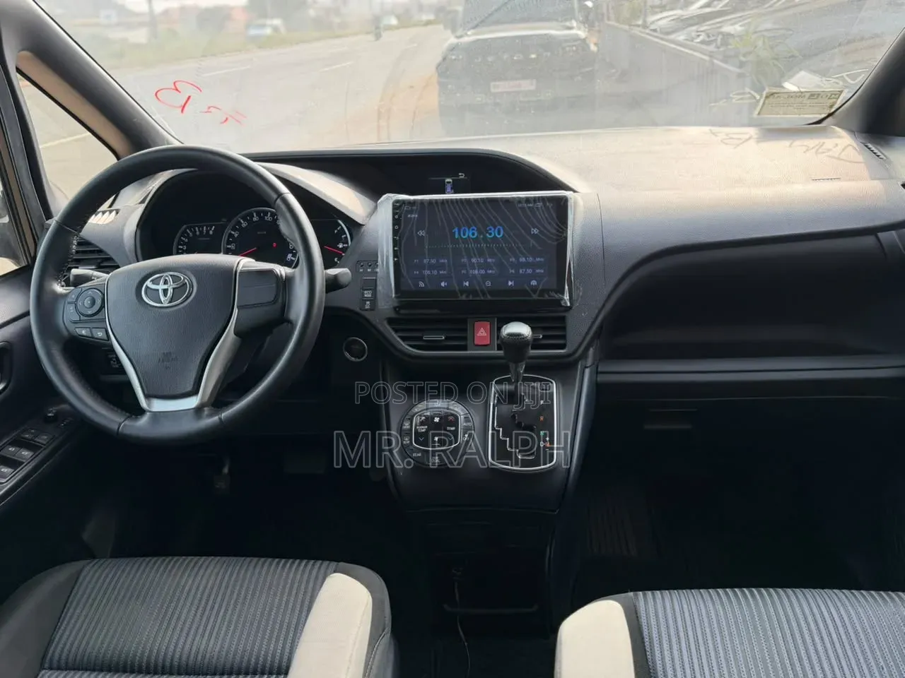 Toyota Voxy V 4WD 8-Seater 2015 Black
