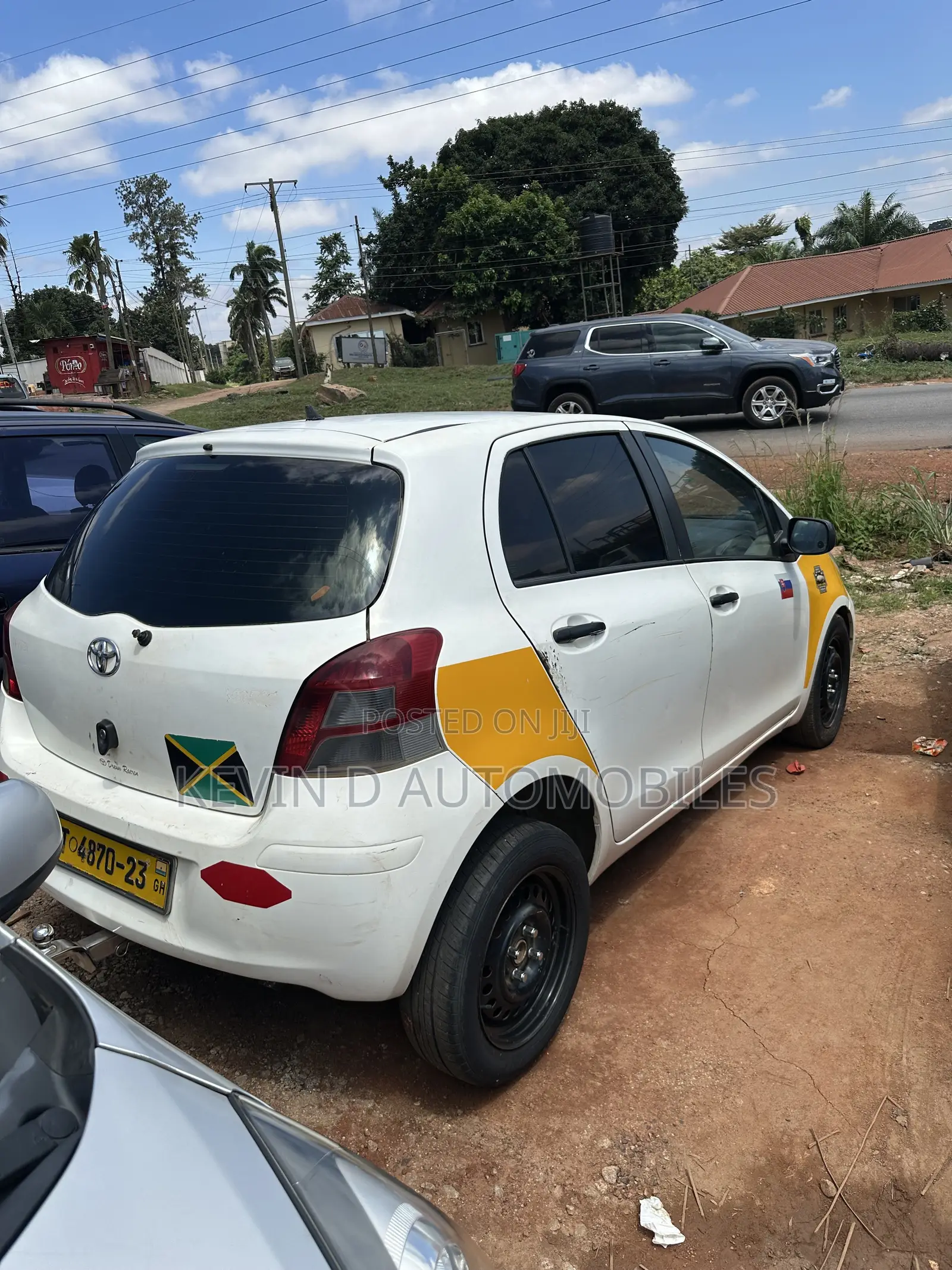 Toyota Yaris Base Hatchback 5dr 2010 White
