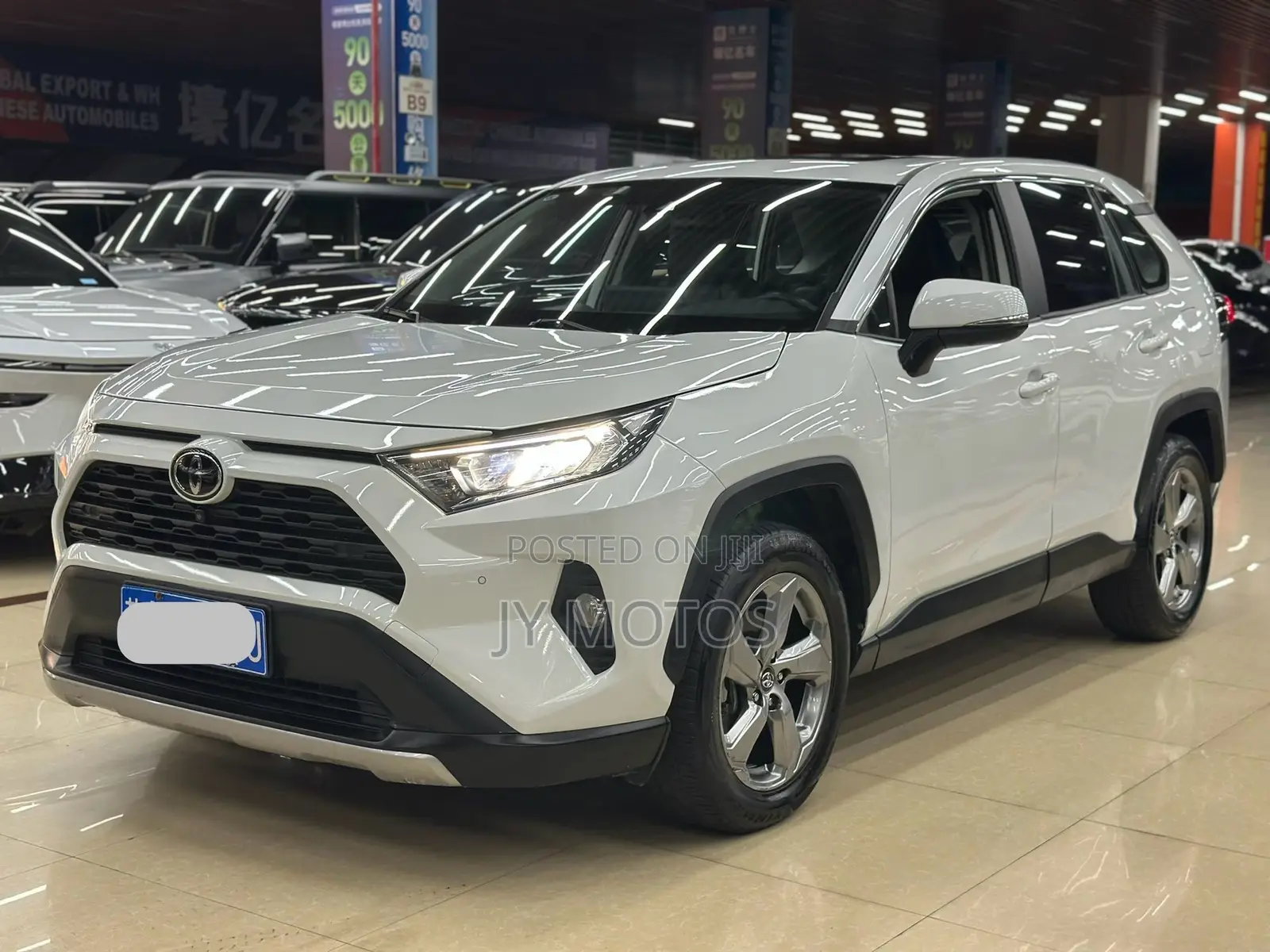 Toyota RAV4 XLE FWD 2023 White