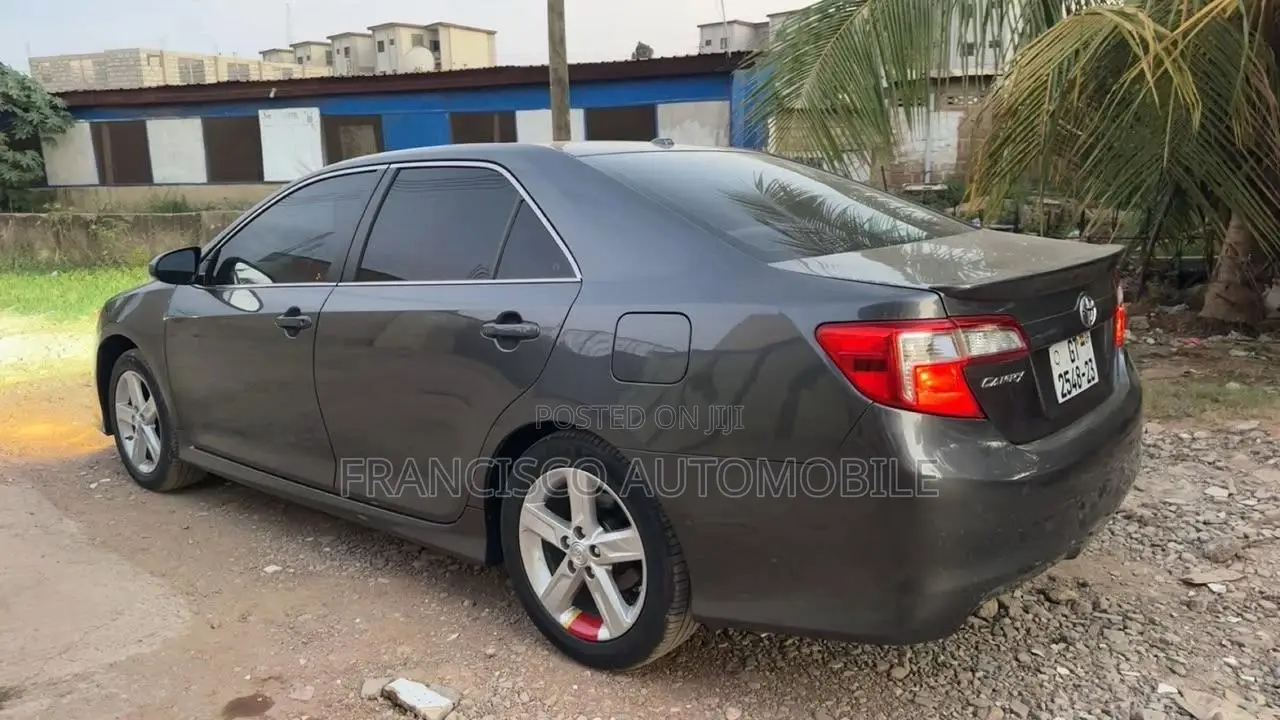 Toyota Camry SE 4dr Sedan (2.5L 4cyl 6A) 2014 Gray