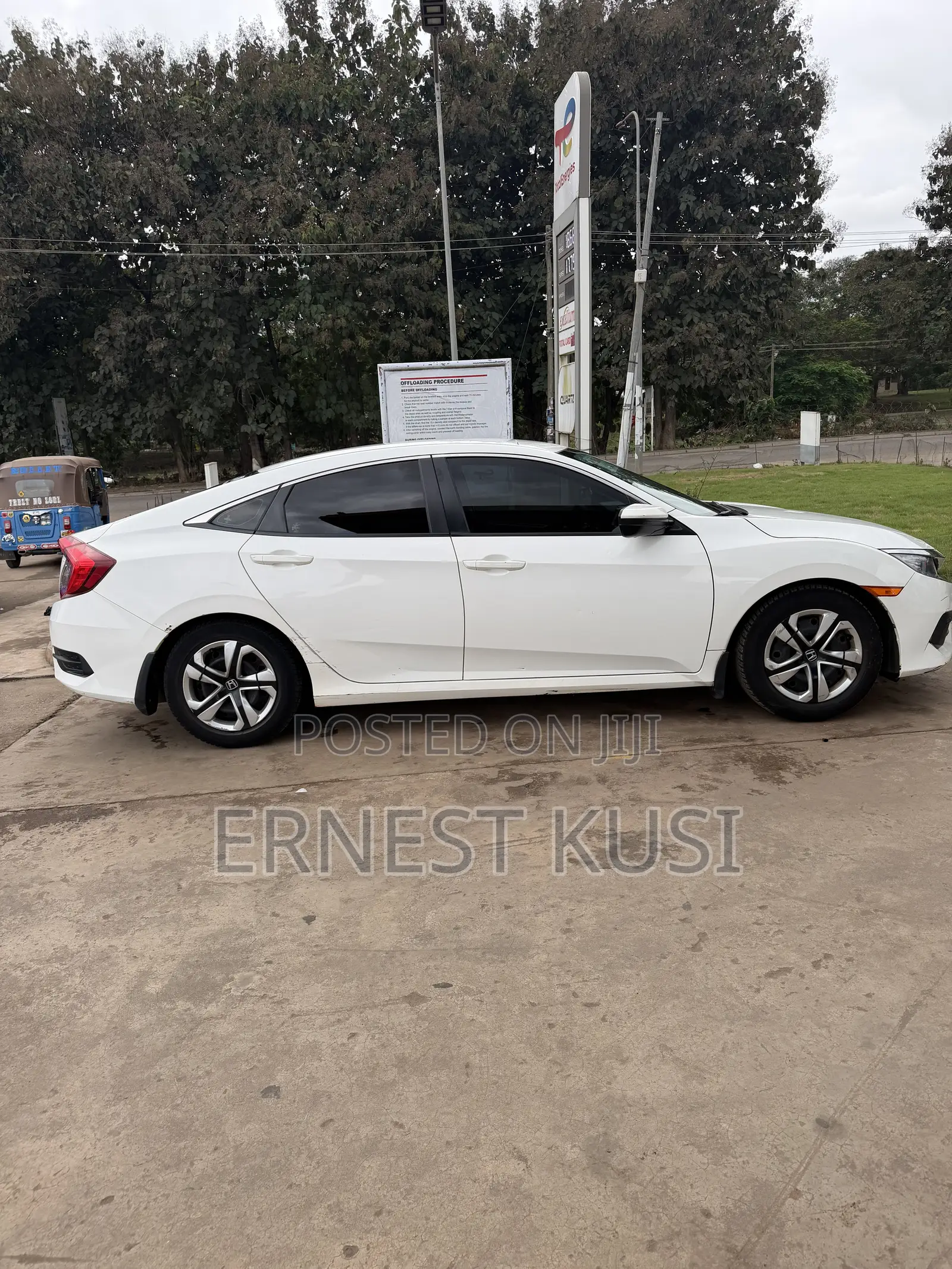 Honda Civic LX 4dr Sedan (2.0L 4cyl) 2016 White