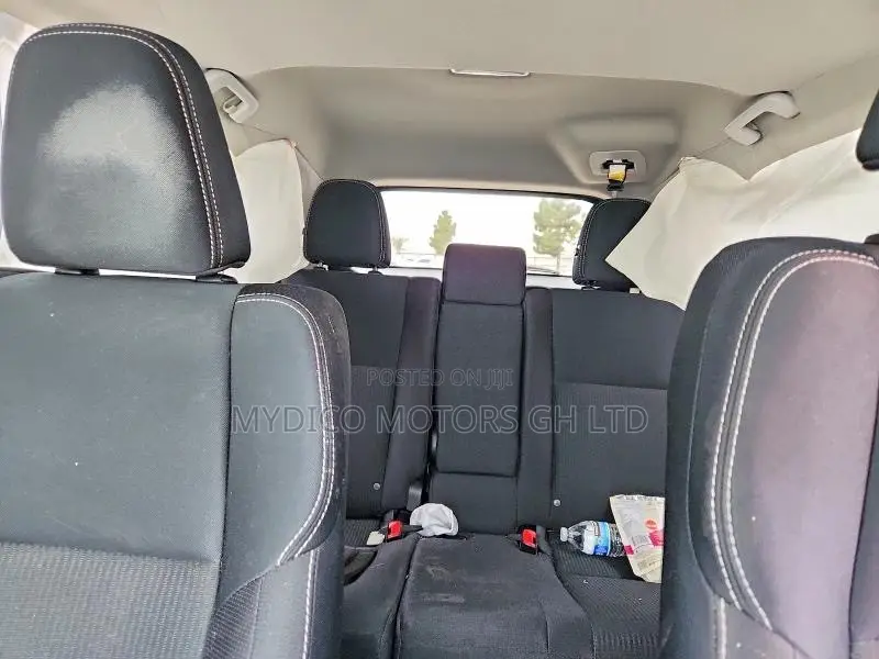 Toyota RAV4 XLE 4dr SUV AWD (2.5L 4cyl 6A) 2015 White