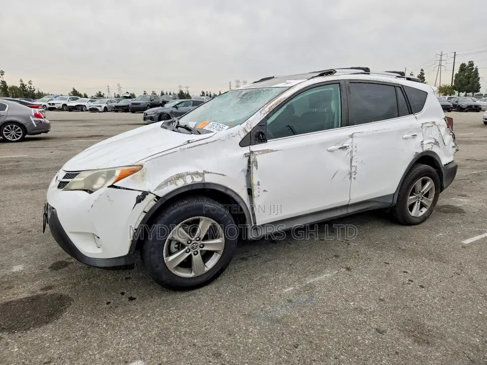 Toyota RAV4 XLE 4dr SUV AWD (2.5L 4cyl 6A) 2015 White