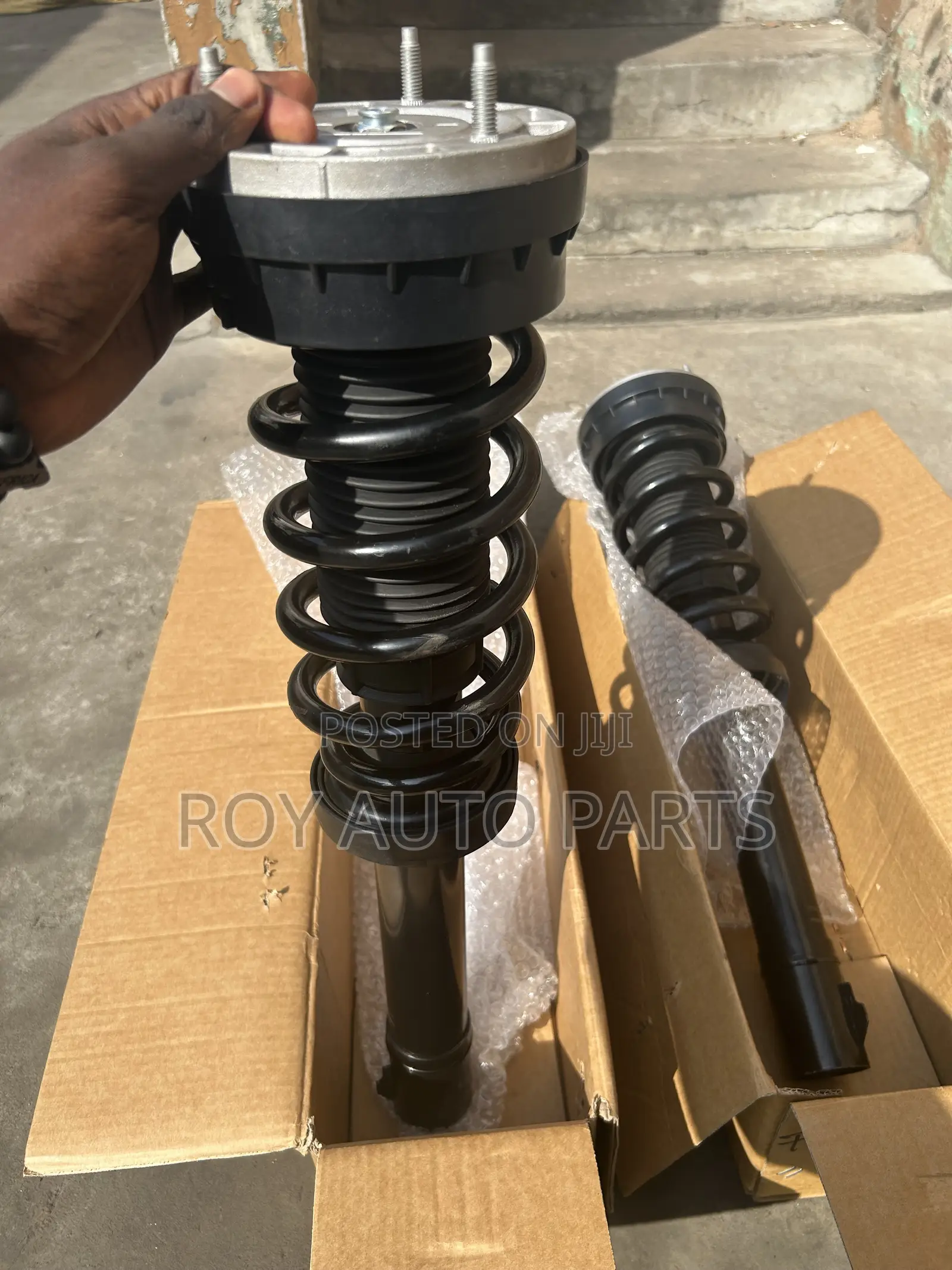 Range Rover Velar Front Shocks (Spring Type)