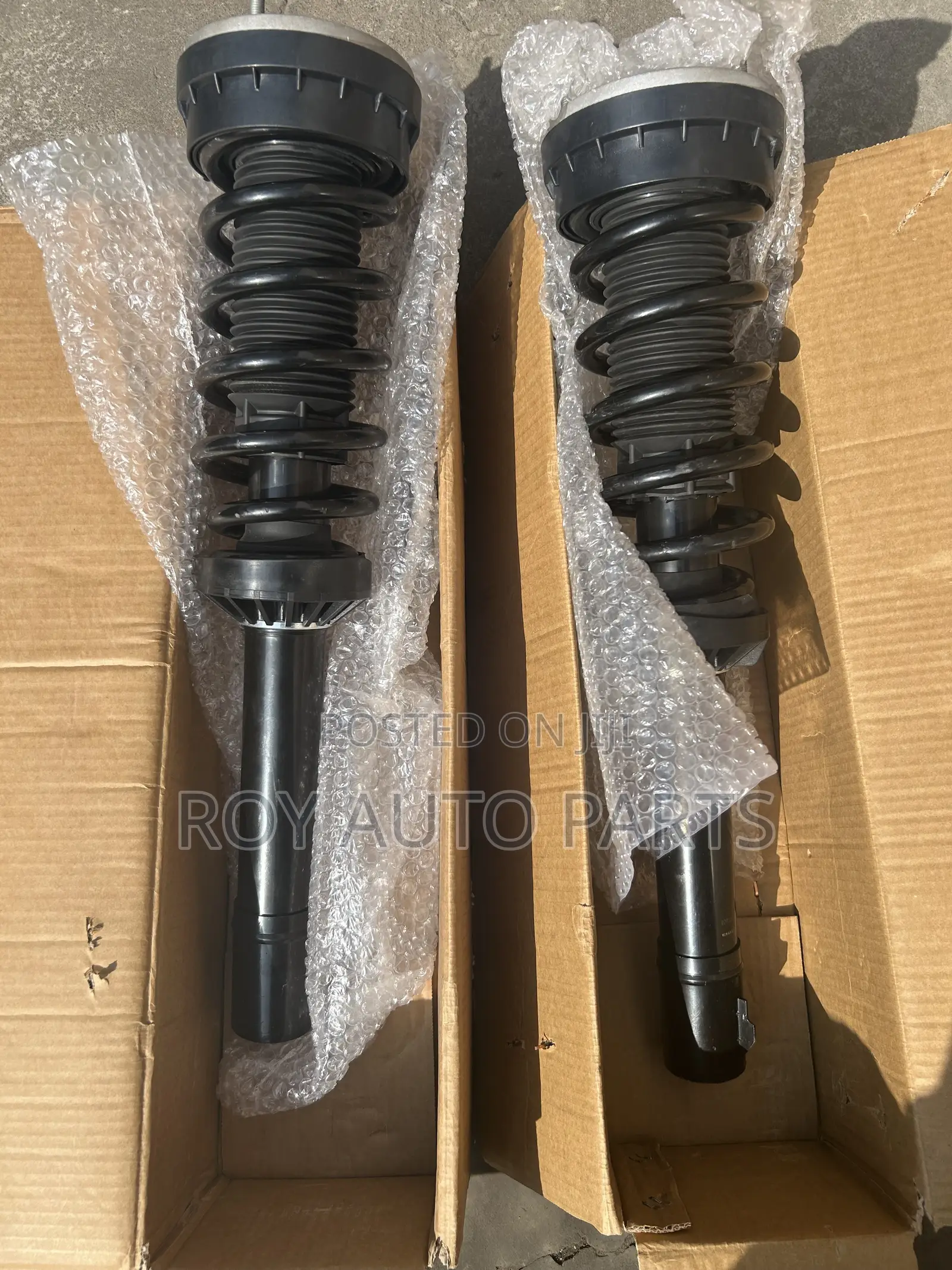 Range Rover Velar Front Shocks (Spring Type)