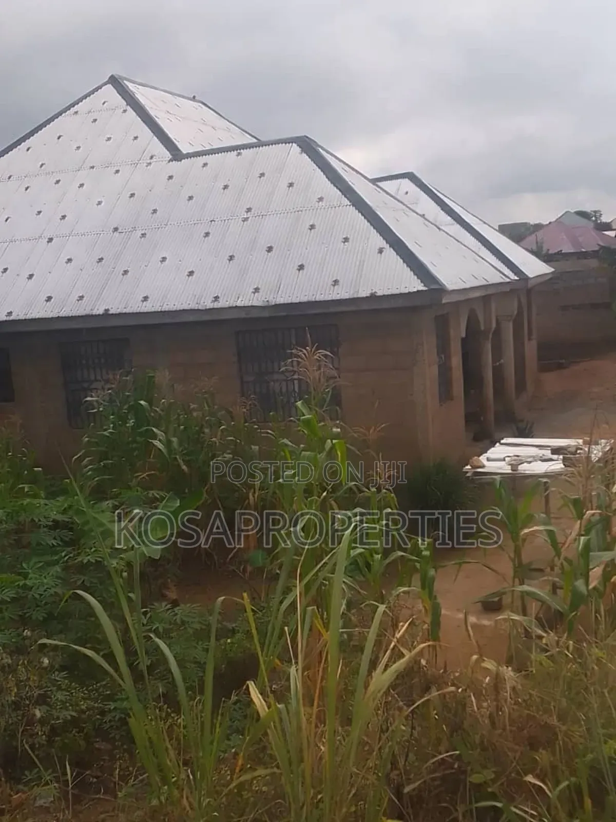 4bdrm House in Kyinto, Nsawam Adoagyiri Municipal for sale