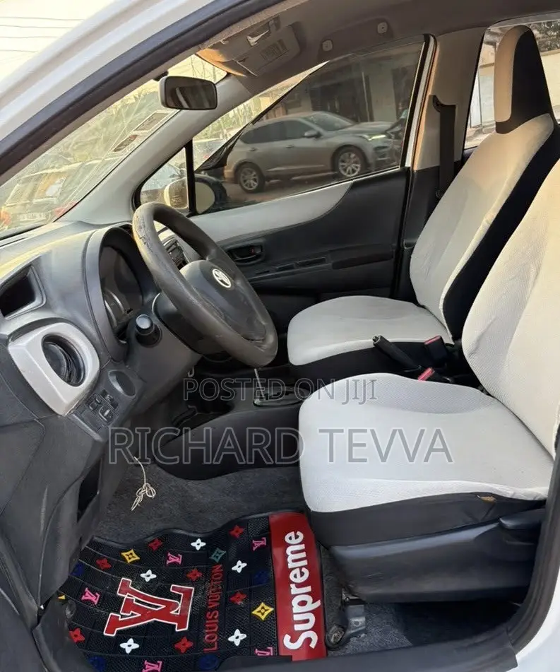 Toyota Vitz 1.3 AWD 5dr 2012 White