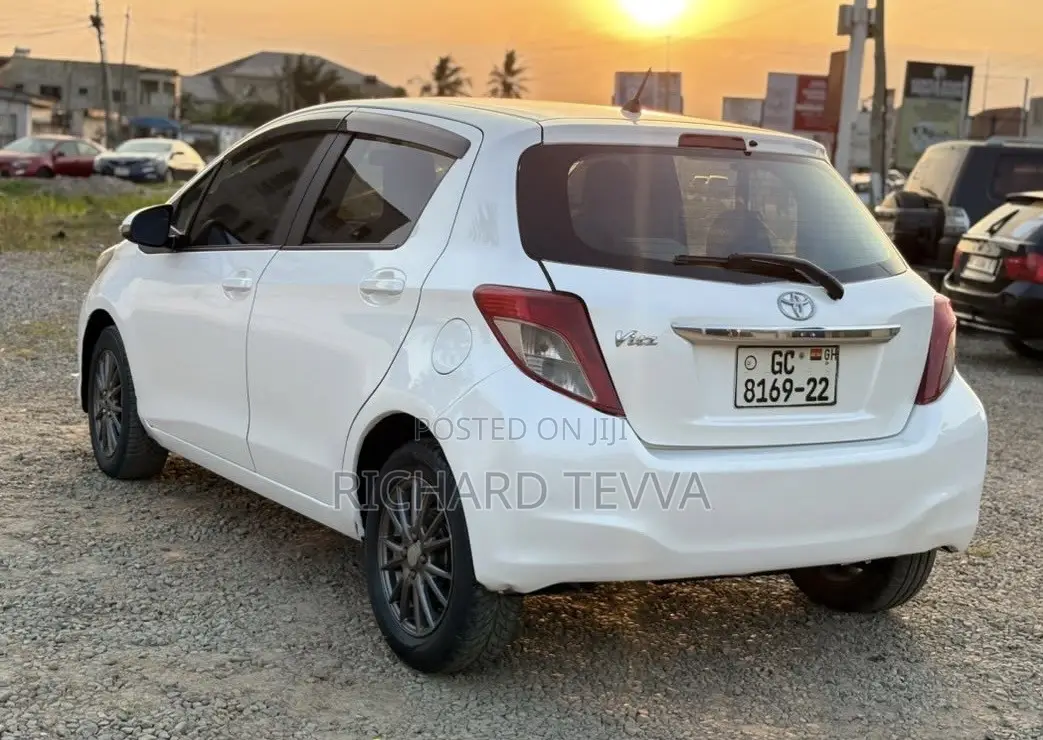 Toyota Vitz 1.3 AWD 5dr 2012 White