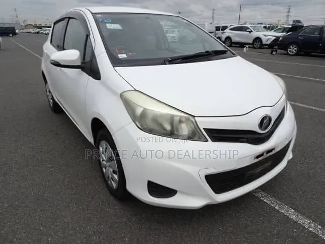 Toyota Vitz 1.3 FWD 5dr 2014 White