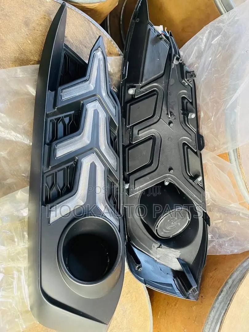Honda Civic 2016, 2017, 2018, 2019 Arrow LED Front Fog Light Cover