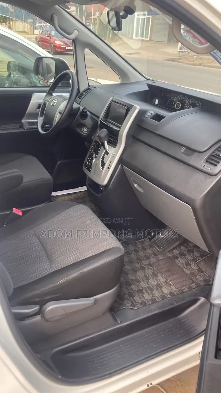 Toyota Voxy 2012 White