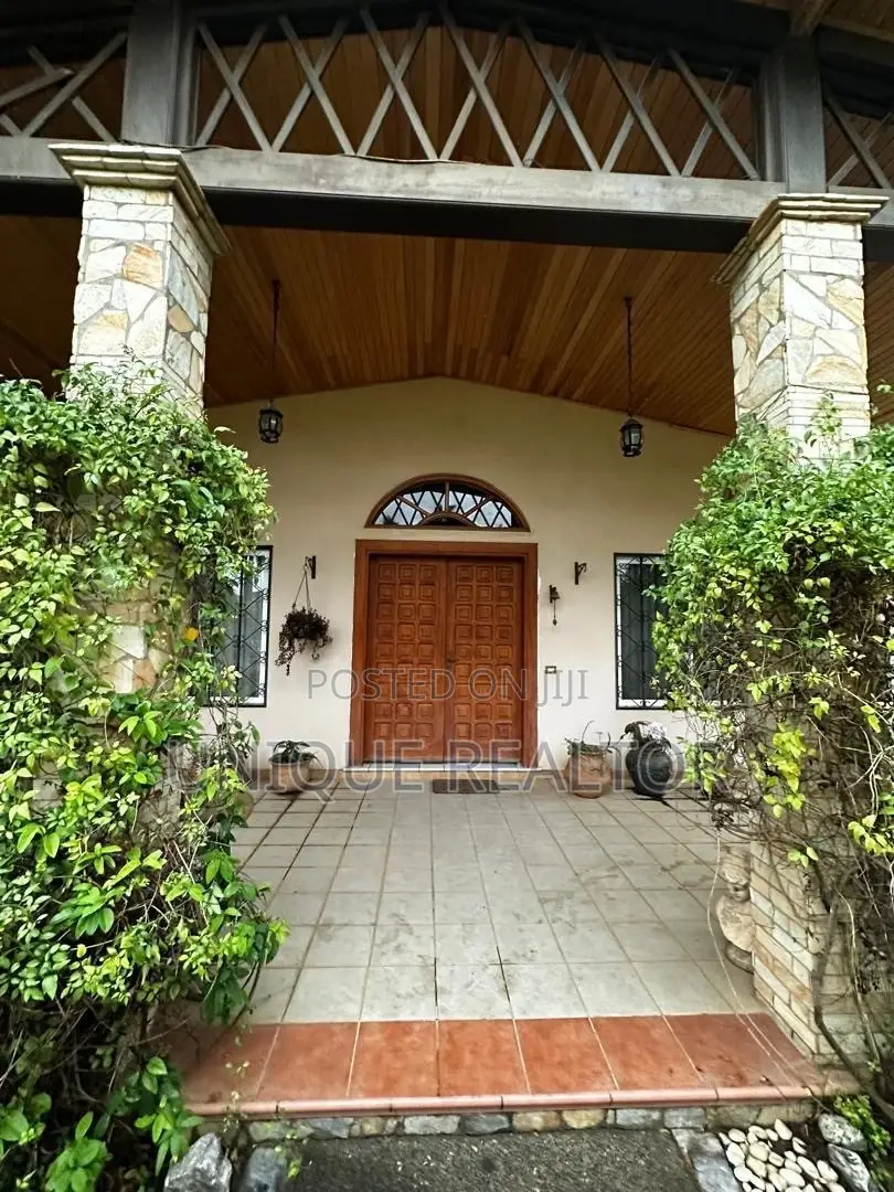 Furnished 5bdrm House in Trassaco Phase 1, School Junction for sale