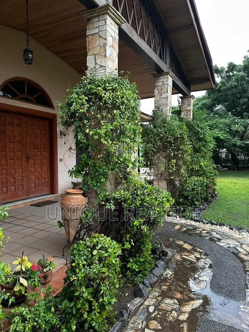 Furnished 5bdrm House in Trassaco Phase 1, School Junction for sale