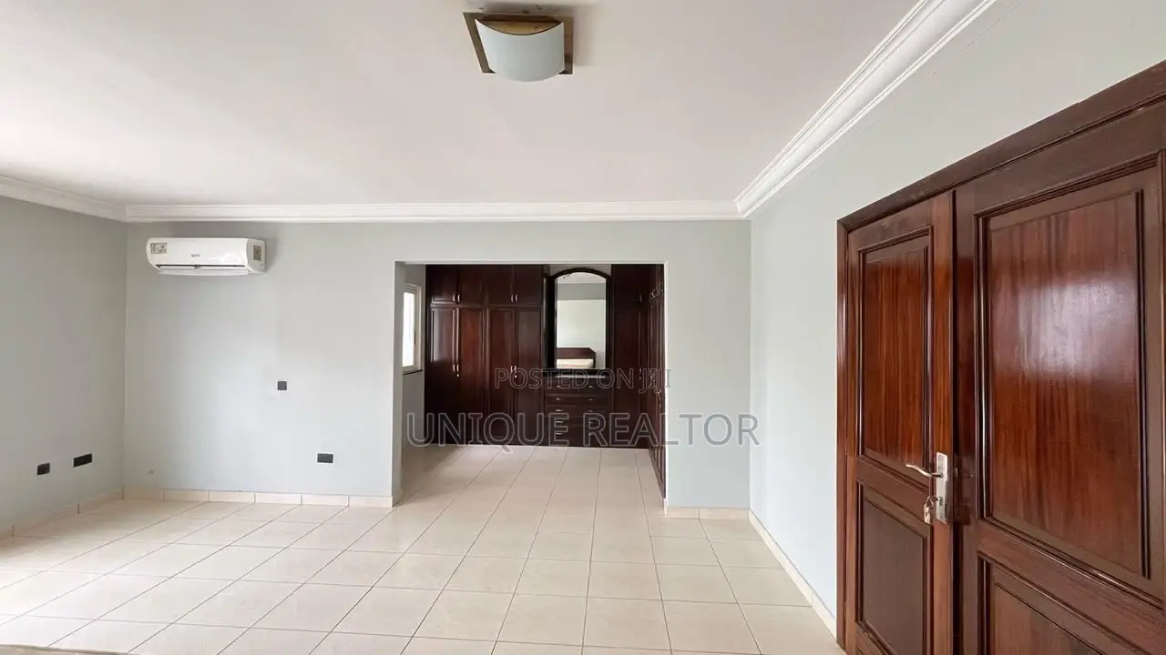 Furnished 5bdrm House in Trasacco, School Junction for sale