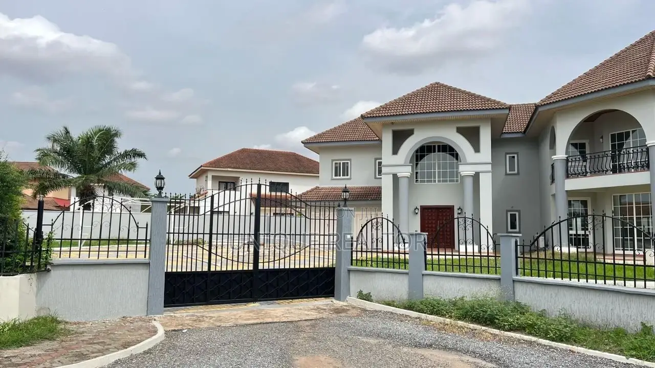 Furnished 5bdrm House in Trasacco, School Junction for sale