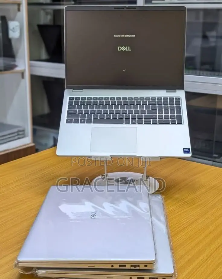 New Laptop Dell Pro 16 16GB Intel Core Ultra 7 SSD 512GB
