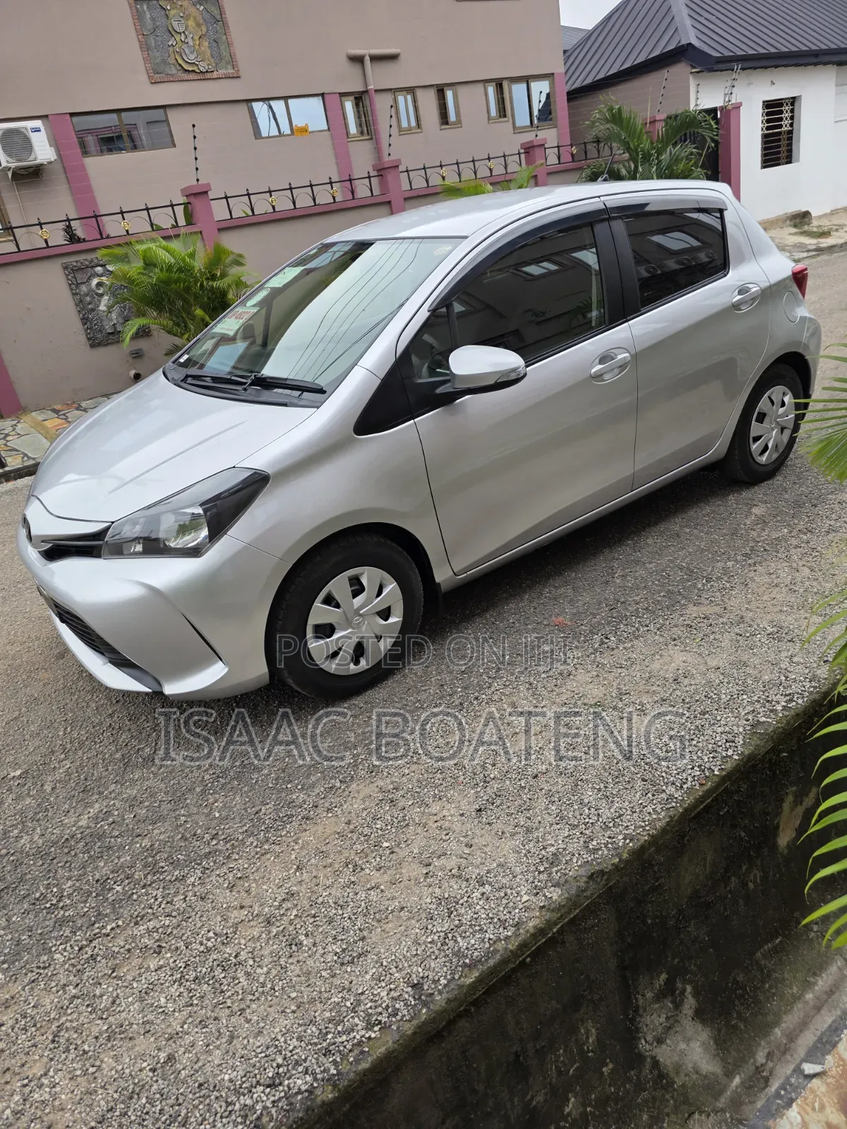 Toyota Vitz 1.3 AWD 5dr 2015 Silver