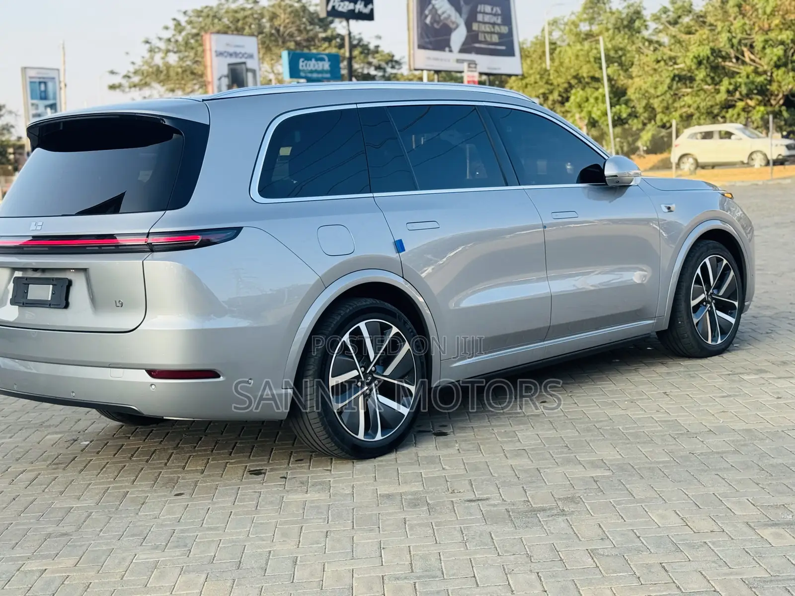 Li Auto L9 1.5 Hybrid AWD 2022 Silver