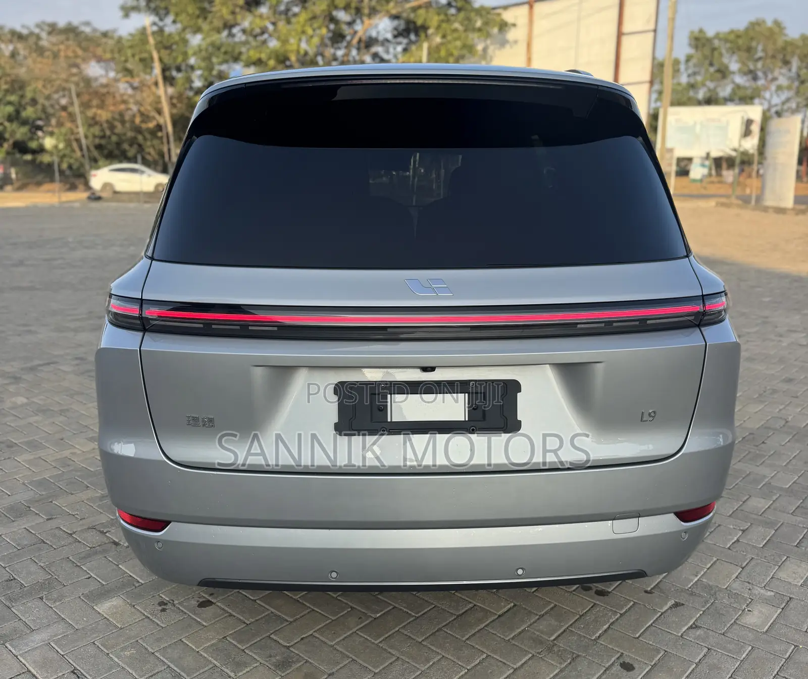 Li Auto L9 1.5 Hybrid AWD 2022 Silver
