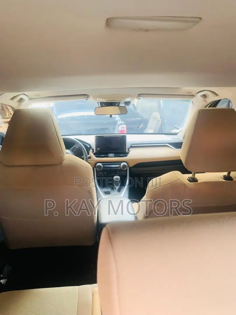 Toyota RAV4 XLE AWD 2024 White