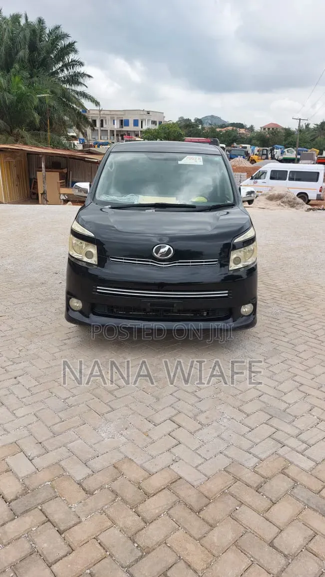 Toyota Voxy 2012 Black