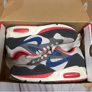 Nike Air Max IVO Sneakers - Unisex