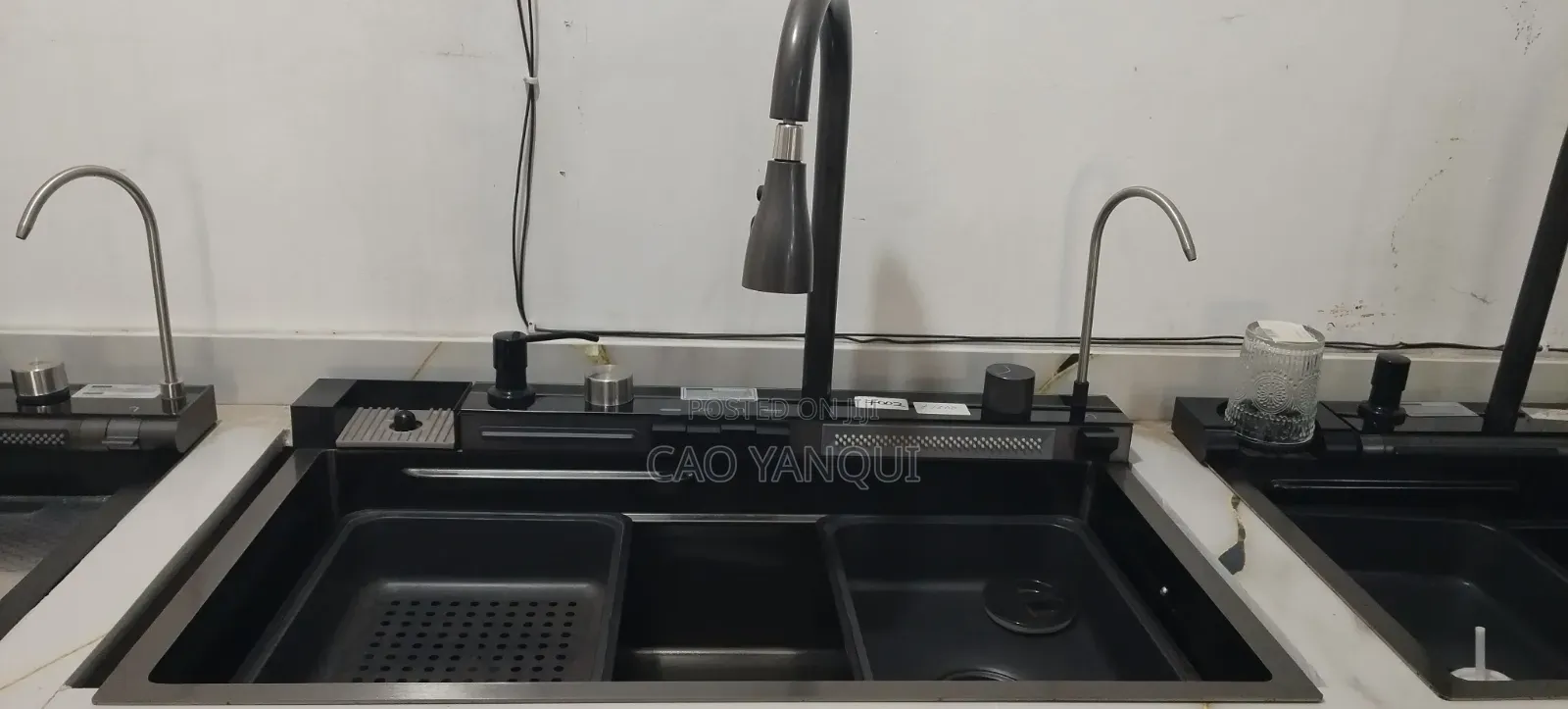 Modern Kicthen Sink With Piano Taps