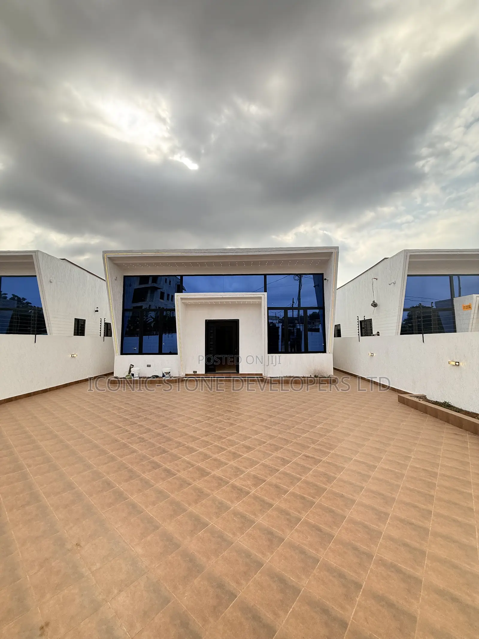 3bdrm House in Adenta Oyarifa Road. for sale