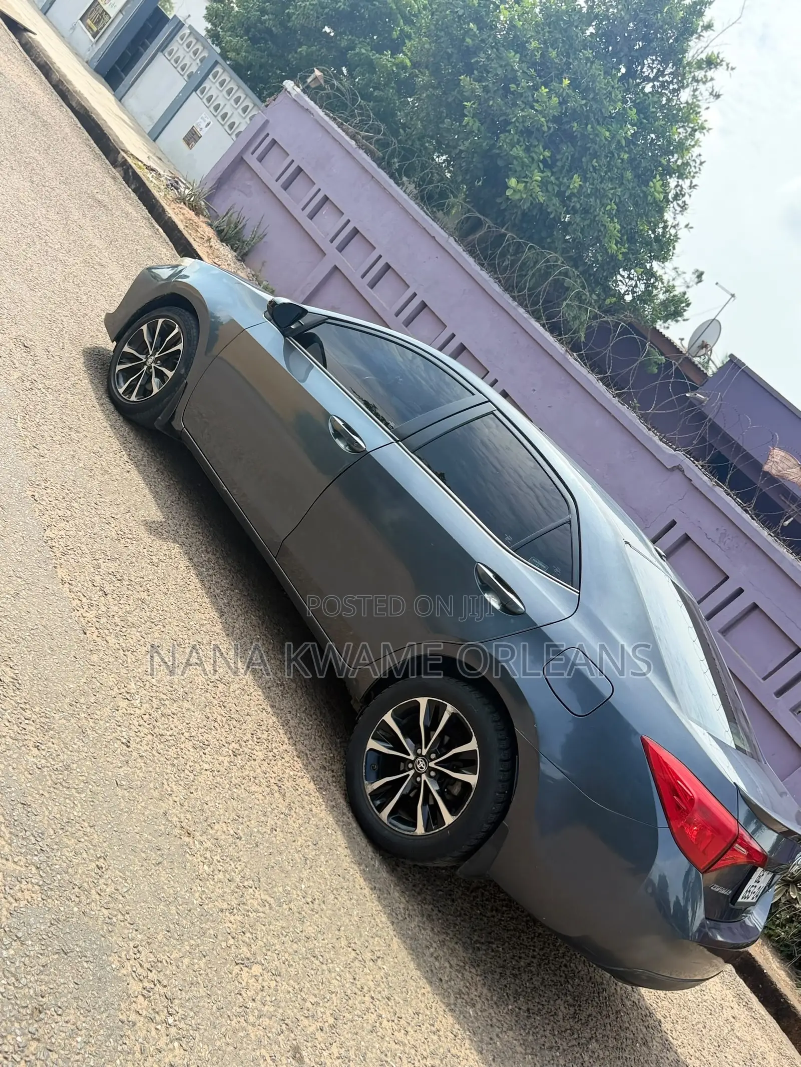 Toyota Corolla SE 4dr Sedan (1.8L 4cyl CVT) 2017 Gray