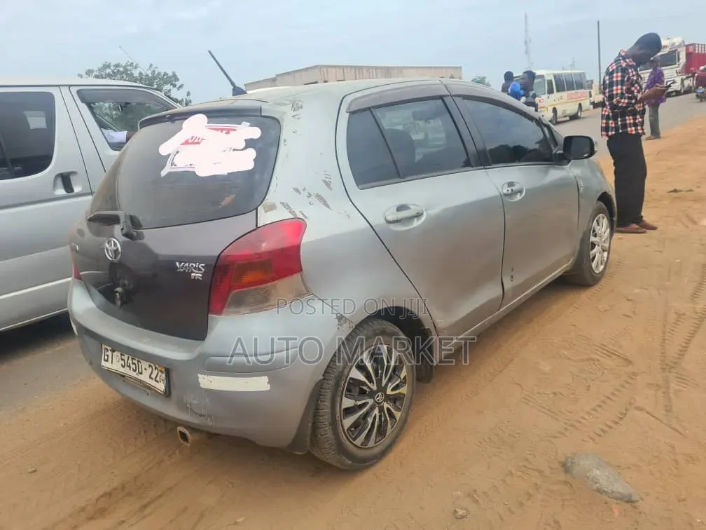 Toyota Vitz 1.3 AWD 5dr 2010 Gray