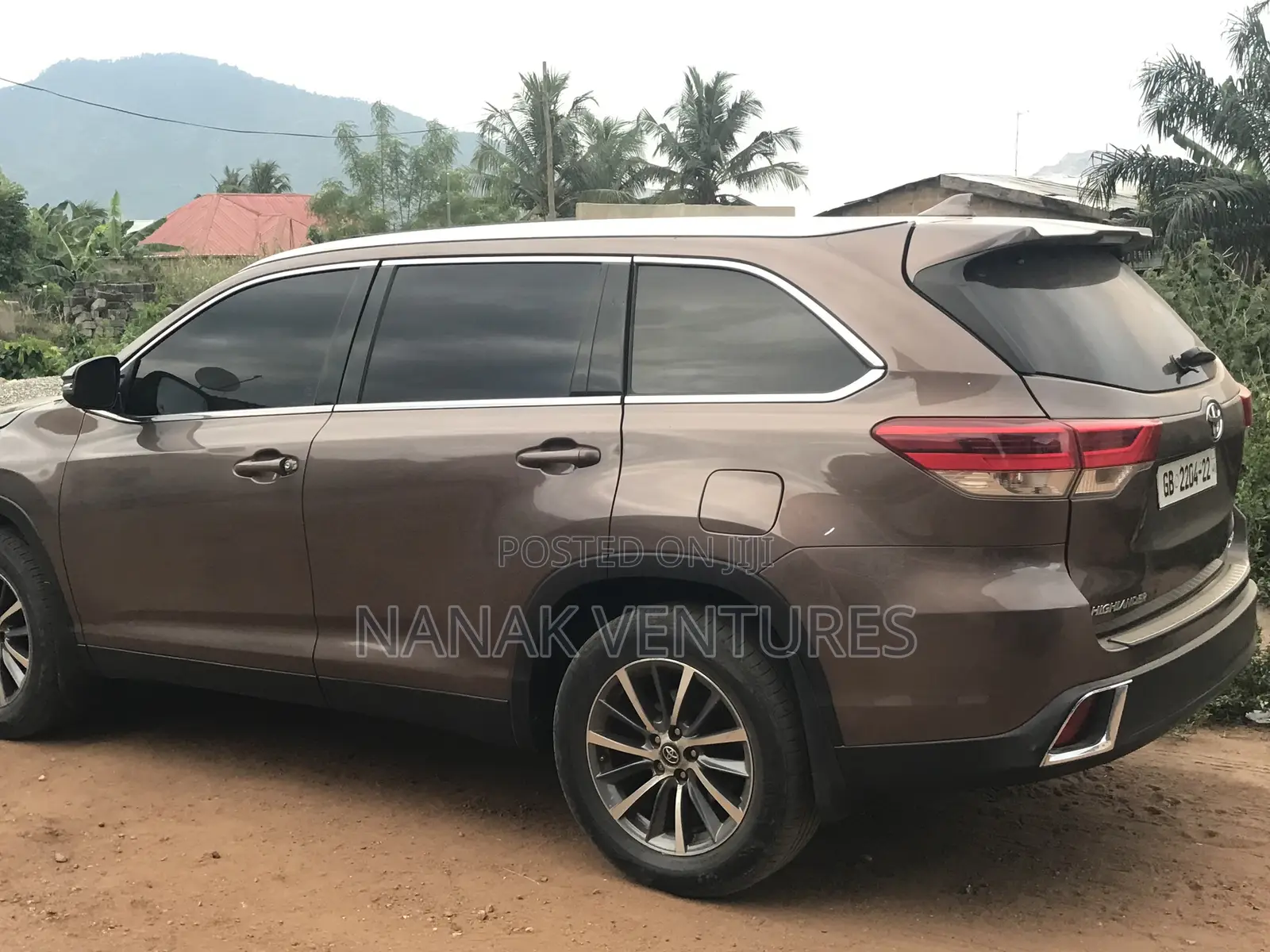 Toyota Highlander XLE 2019 Gold
