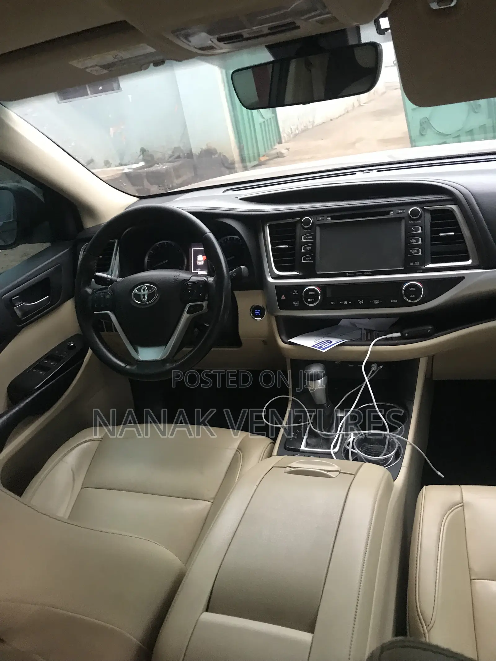 Toyota Highlander XLE 2019 Gold