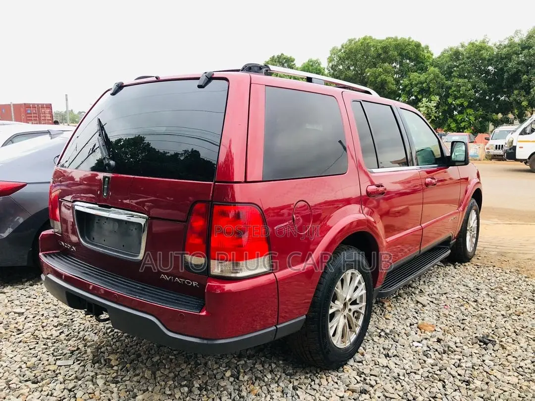 Lincoln Navigator L 2010 Red