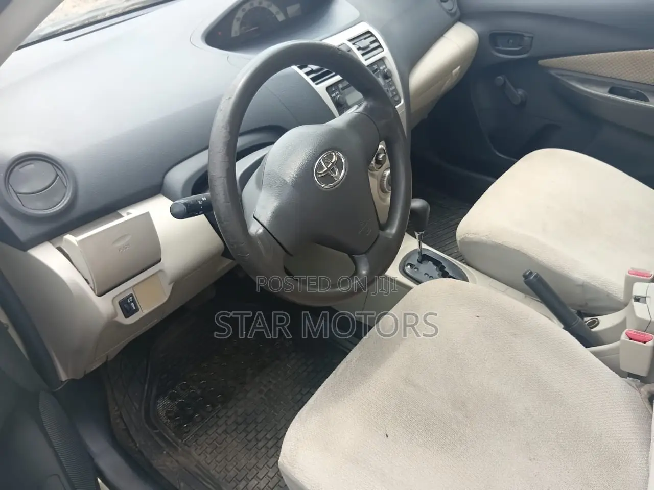 Toyota Yaris 2009 Gold