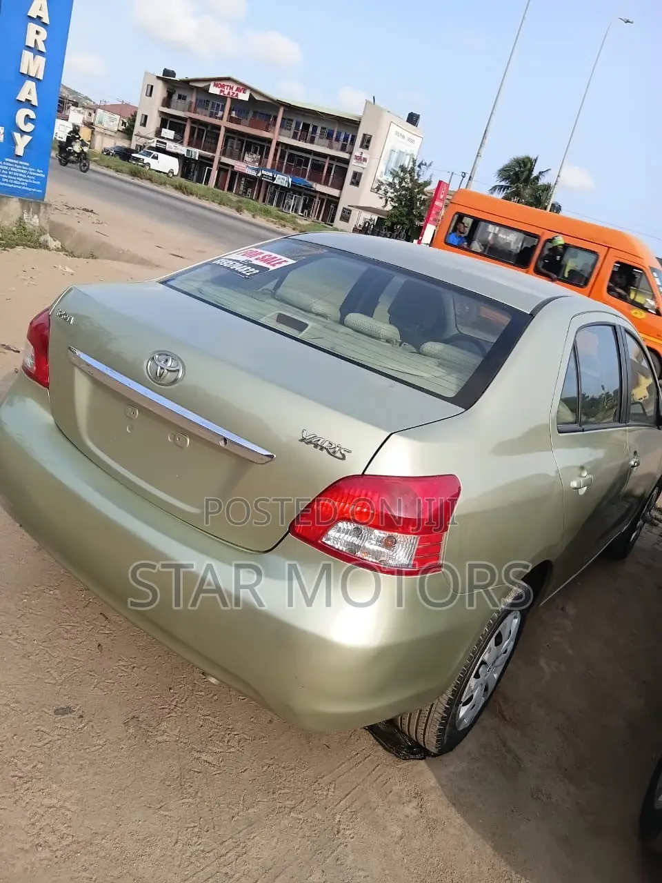 Toyota Yaris 2009 Gold