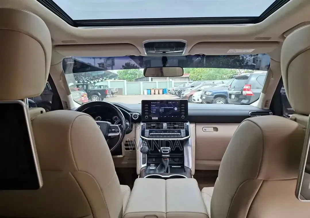 Land Cruiser V8 for Rent