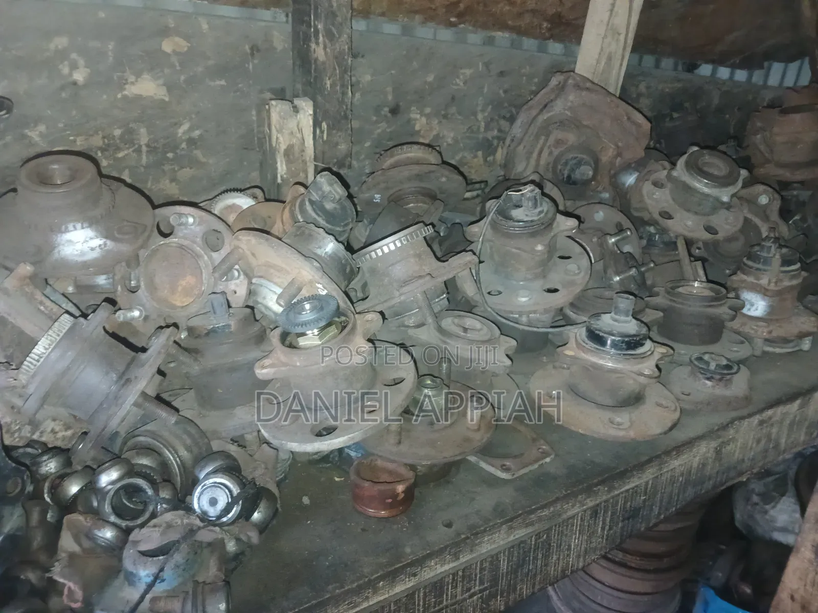 Dealer in All Kinds of Saloon Cars Back Hubs