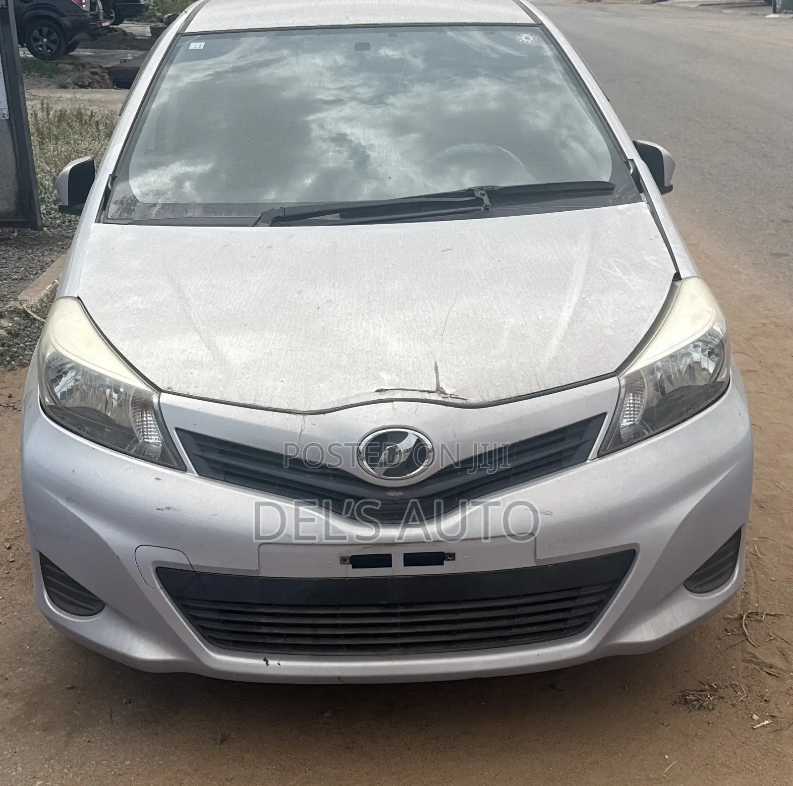 Toyota Vitz 2015 Silver