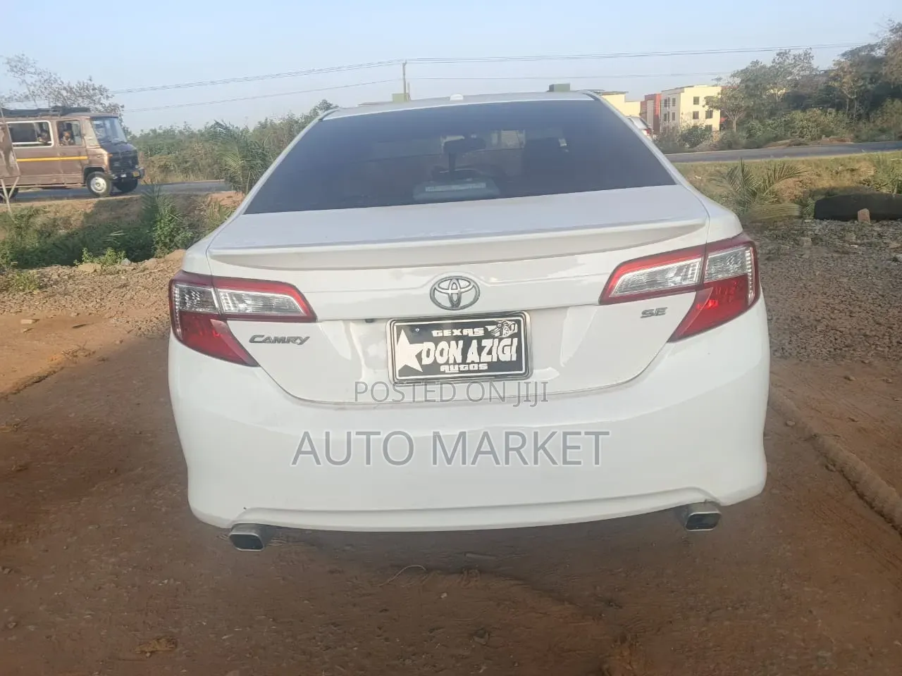 Toyota Camry SE 4dr Sedan (3.5L 6cyl 6A) 2014 White