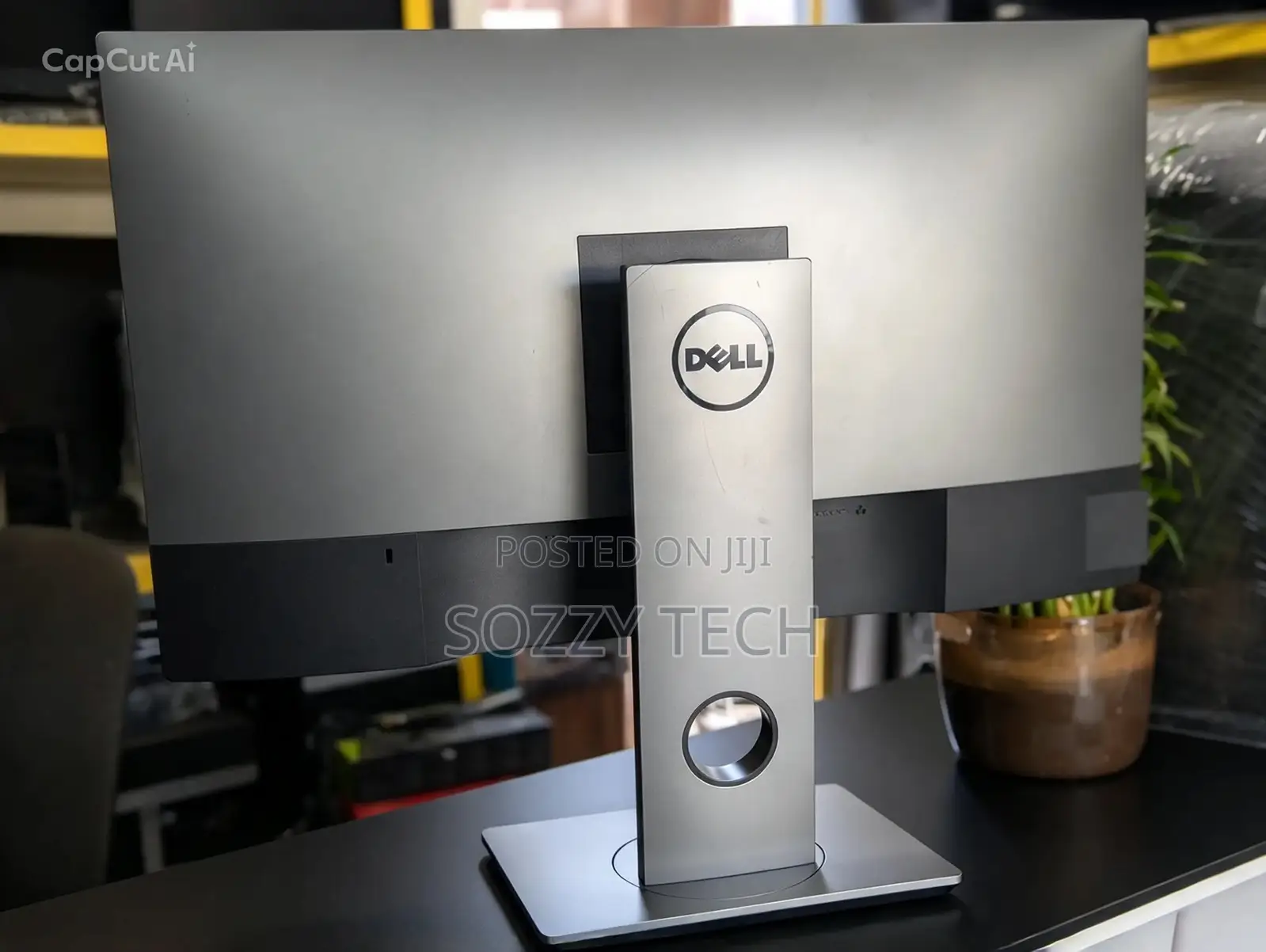 Dell U2721DE UltraSharp 27 Inch Quad HD 2560X1440 at 60 Hz LED