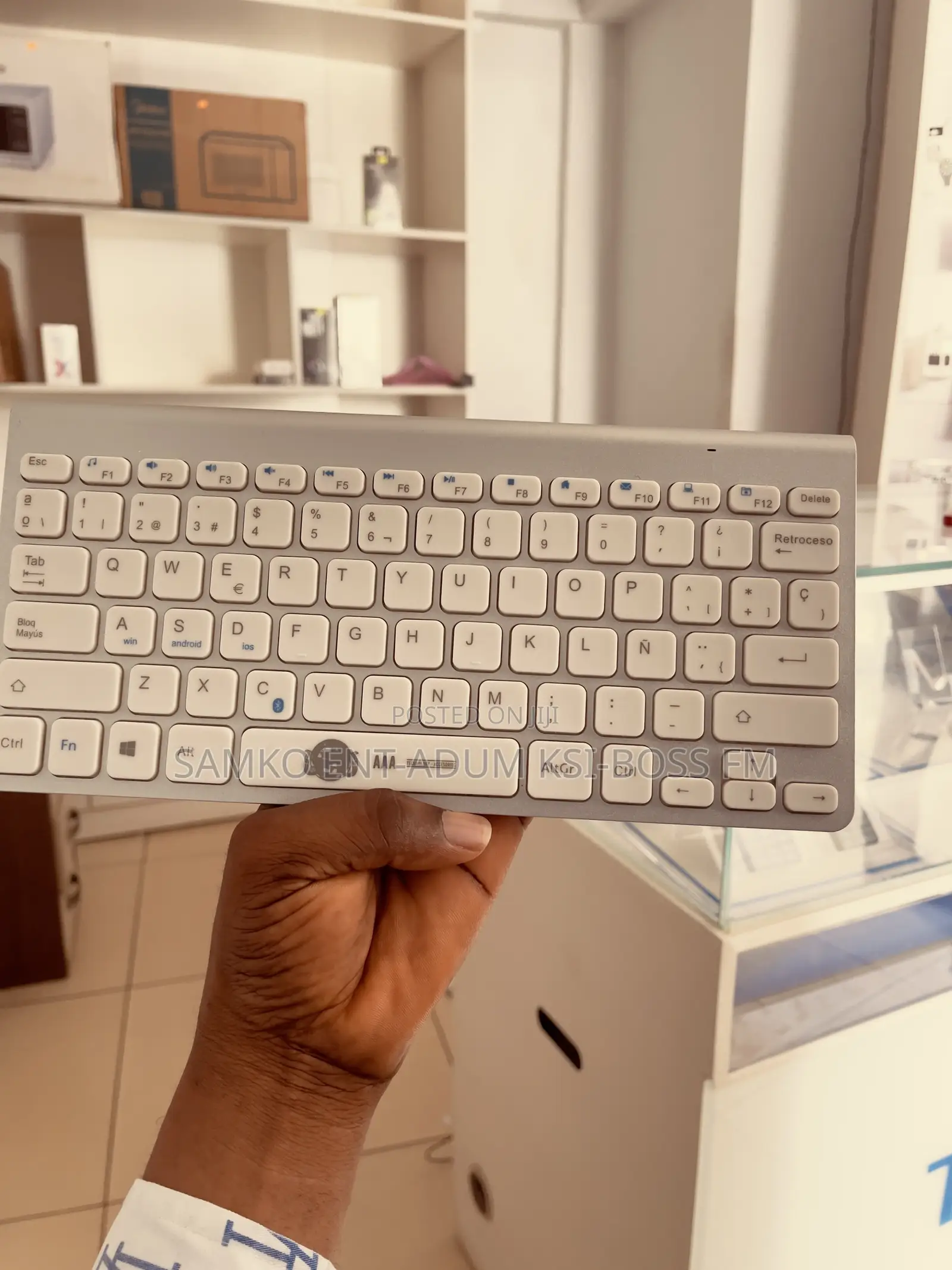 Universal Keyboard for Tablets, iPads and Laptops and Phones