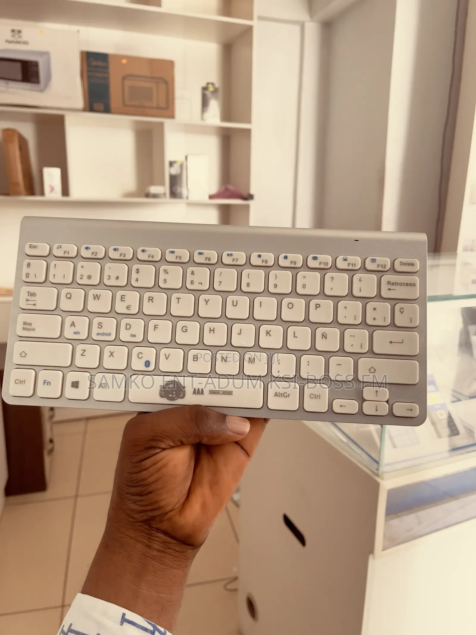 Universal Keyboard for Tablets, iPads and Laptops and Phones
