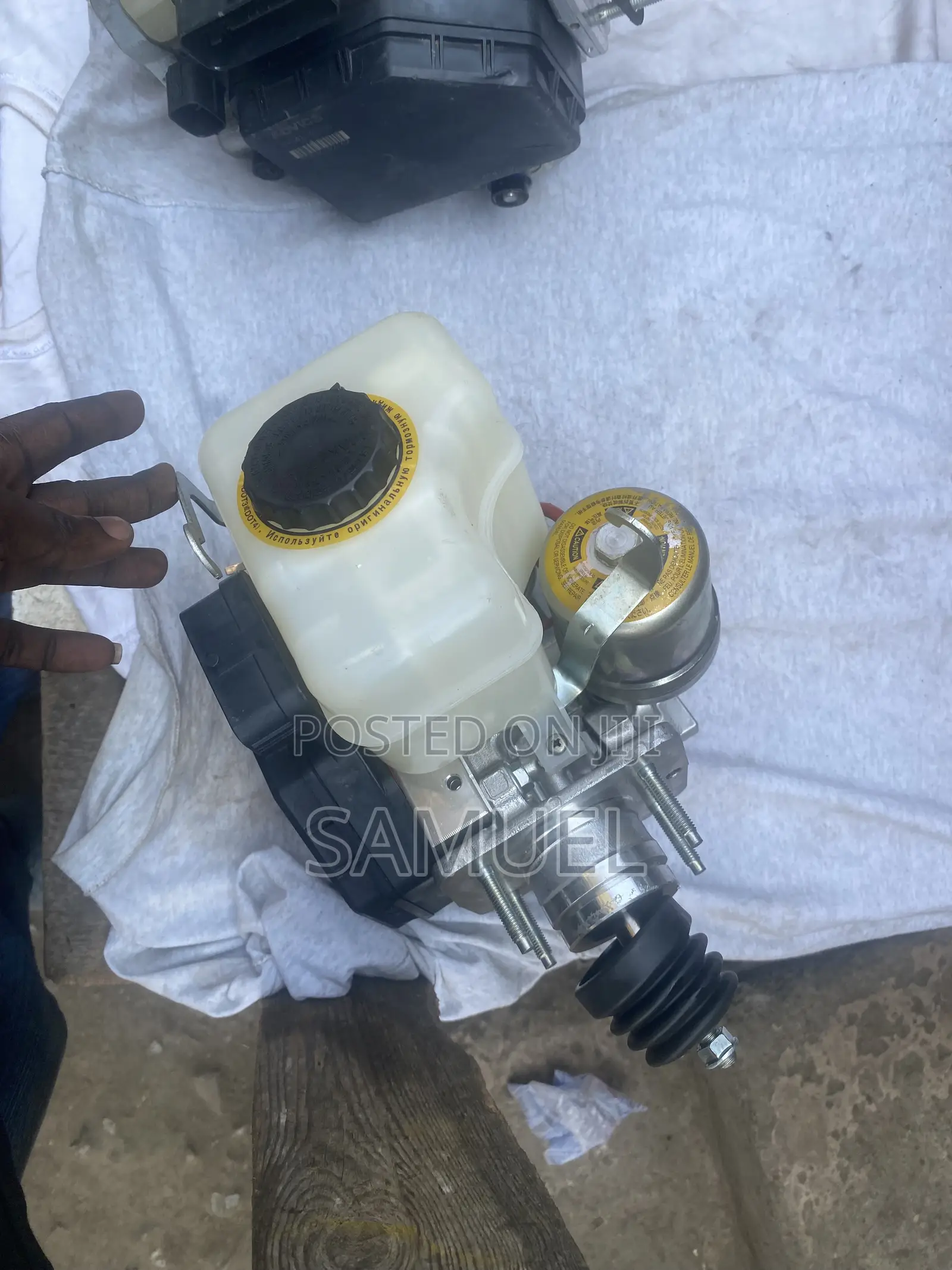Toyota Land Cruiser ABS Motor