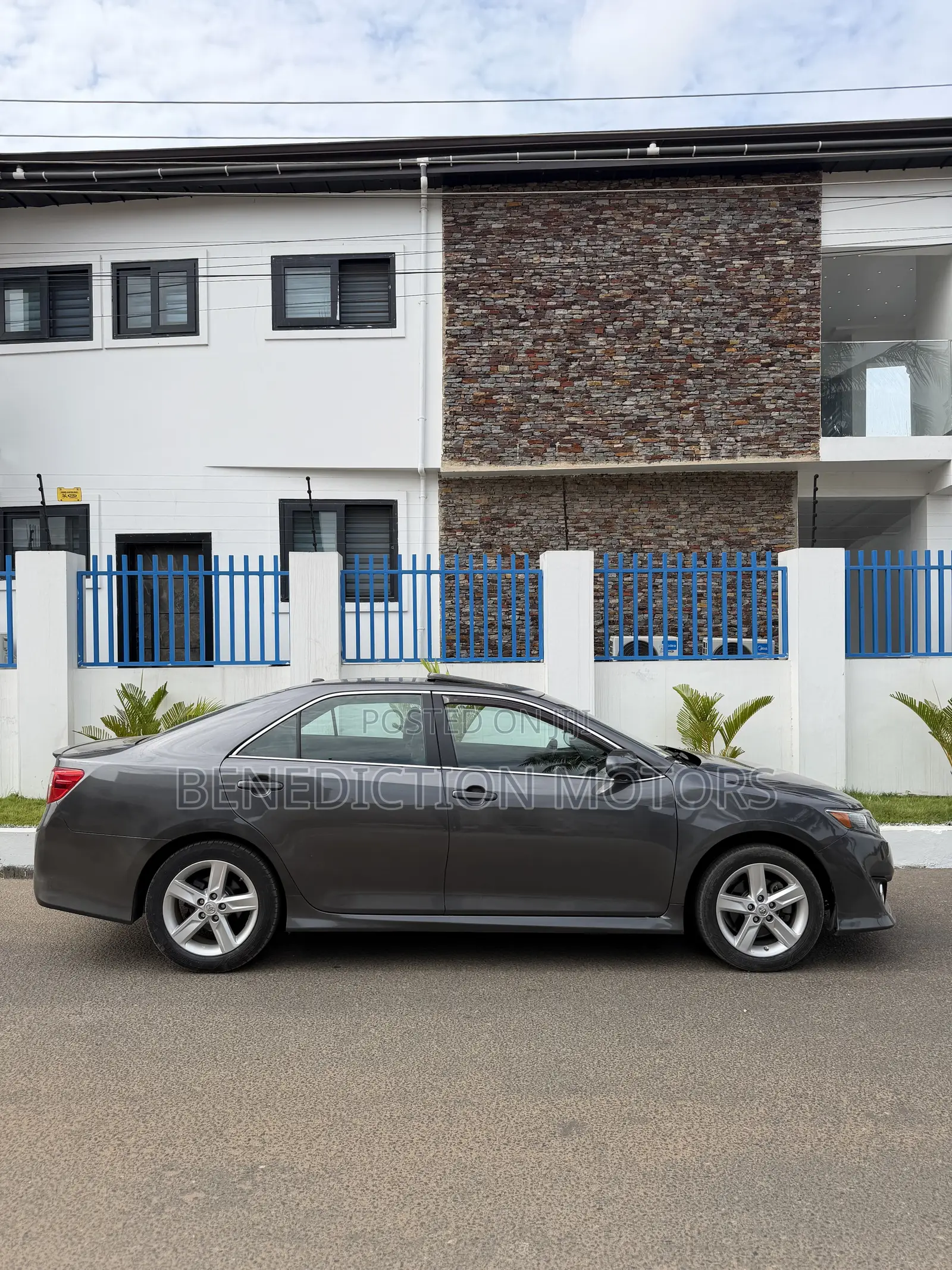 Toyota Camry SE 4dr Sedan (2.5L 4cyl 6A) 2014 Gray