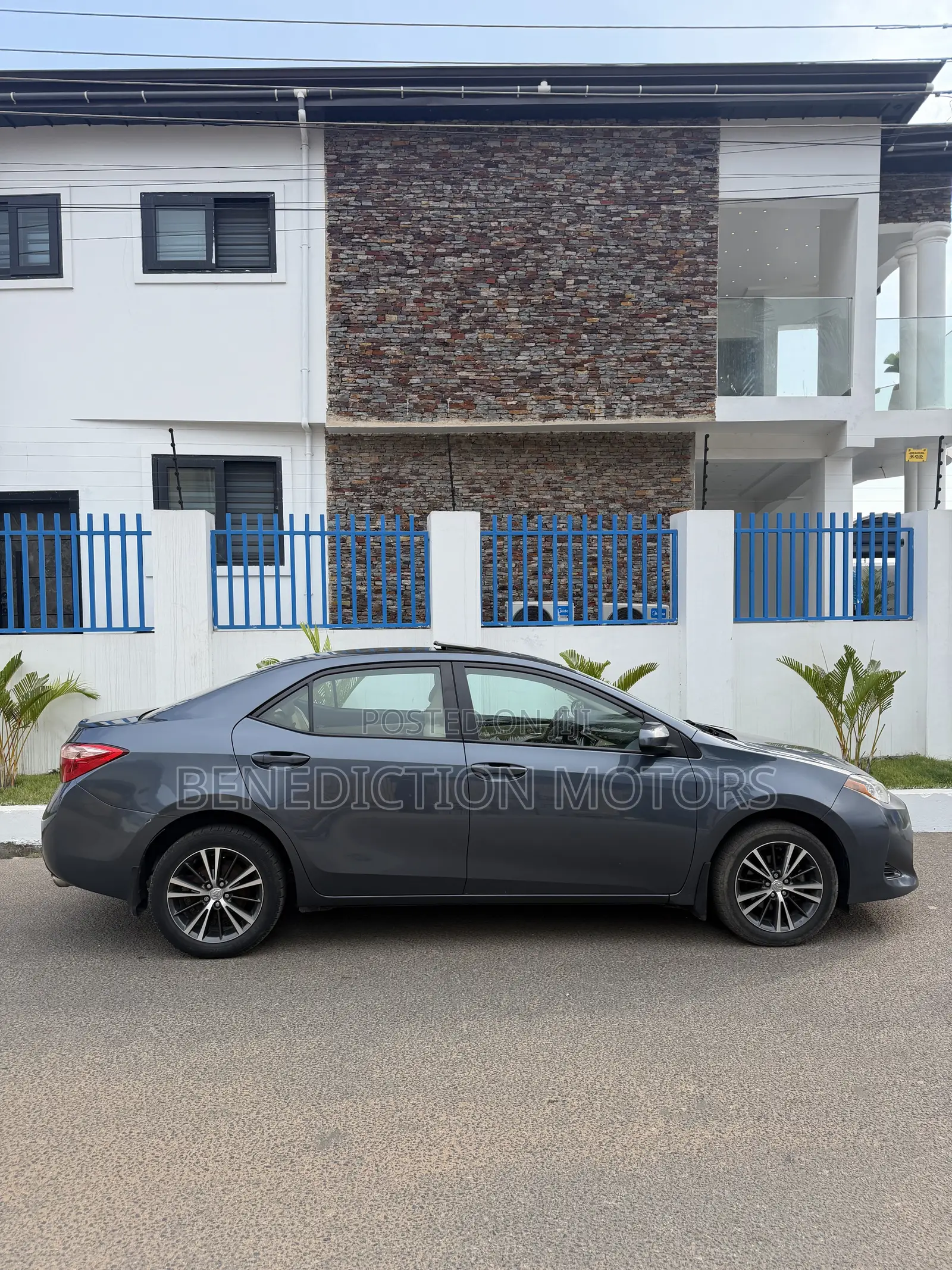 Toyota Corolla LE ECO 4dr Sedan (1.8L 4cyl CVT) 2017 Gray