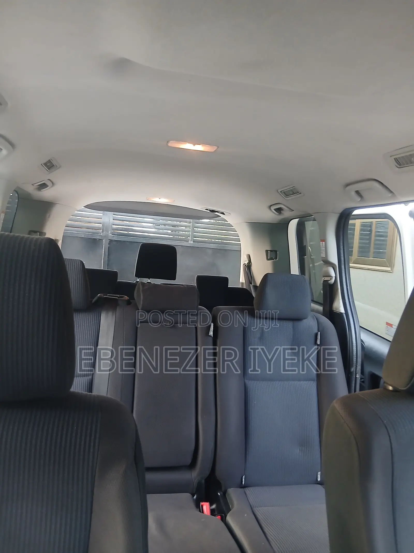 Toyota Voxy V 4WD 8-Seater 2017 Off white