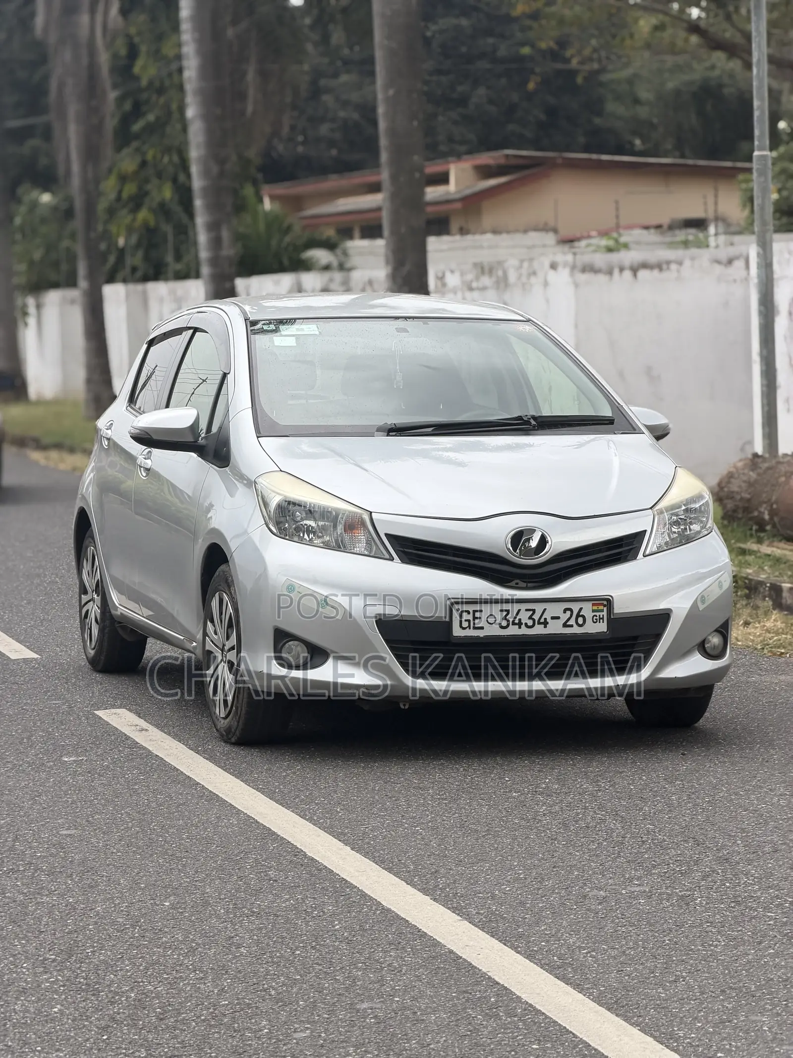 Toyota Vitz 1.3 FWD 5dr 2013 Silver