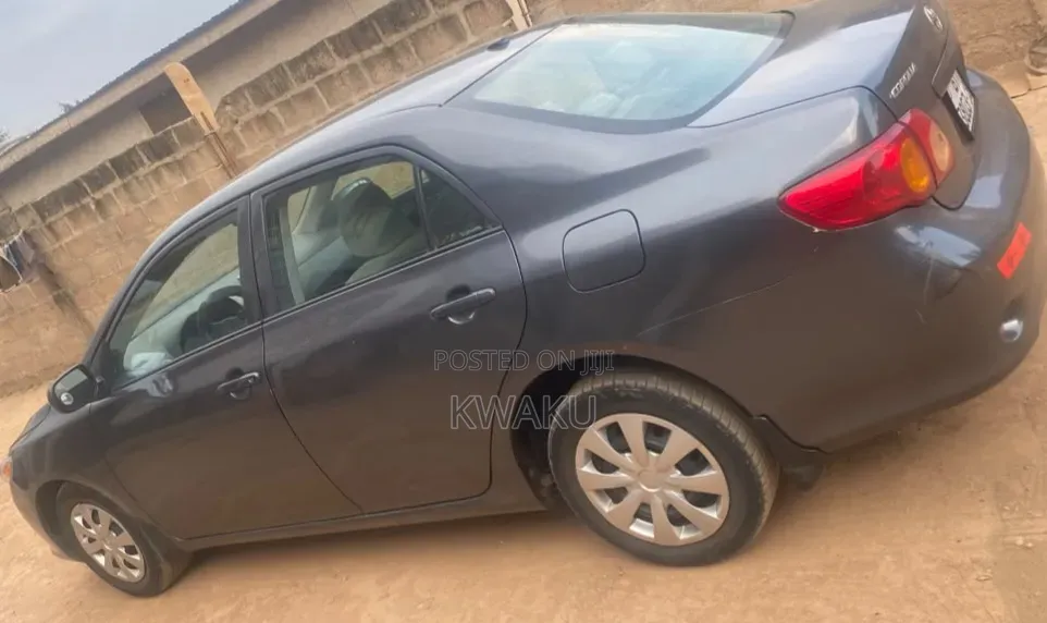 Toyota Corolla 2010 Gray